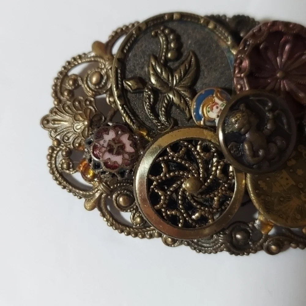 Steampunk Brooch Perfect for your funky outfits - Picture 3 of 9